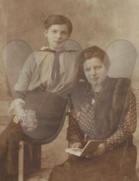 Liesbeth mit Schwester Elsbeth Laberenz, 1916